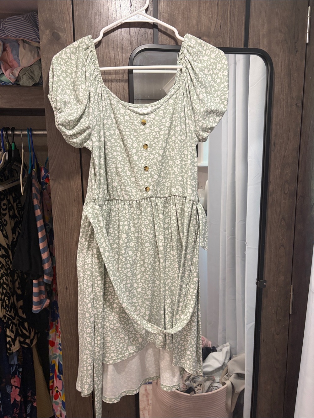Women’s ' Sage Green Floral Puff-Sleeve Dress with Buttons